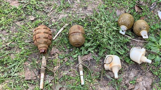В Нижневартовске неизвестные закопали на дачном участке гранаты и патроны