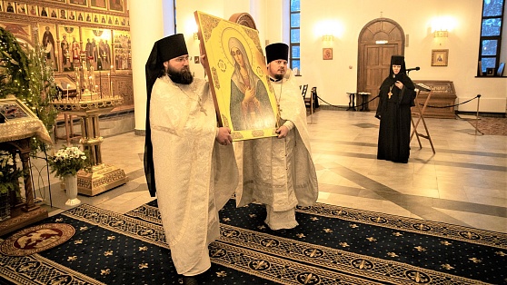 В сургутский монастырь привезли икону «Умиление»