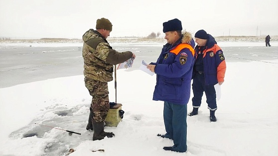 Некрепкий лед! Спасатели усиливают патрулирование на водоемах Сургутского района