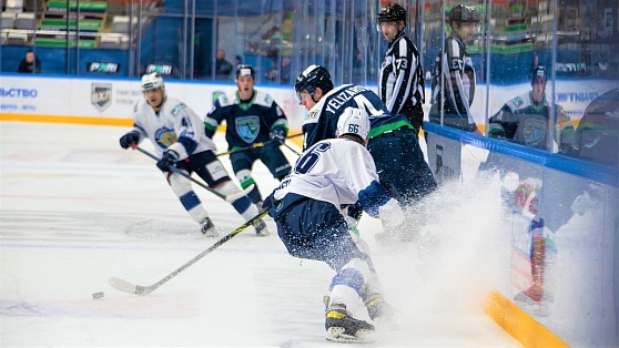 Югорские хоккеисты разгромили соперников на домашнем льду