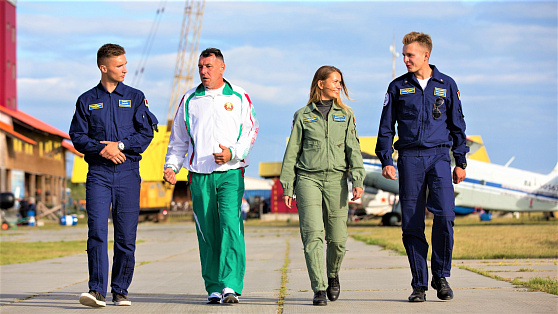 «Как дома» - белорусский пилот рассказал, как приняли сборную на соревнованиях по самолётному спорту в Сургуте