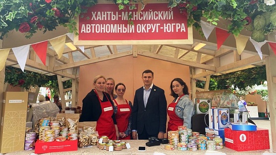 Мэр Москвы и глава Минсельхоза отметили качество сосьвинской селедки и моченой морошки
