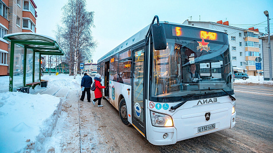 До 30 июня в автобусах Ханты-Мансийска и Сургута можно экономить 7 рублей на оплате проезда