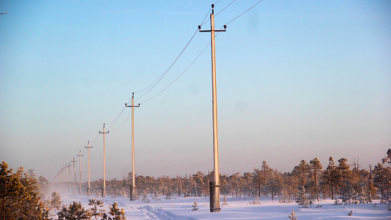 350 километров линий электропередачи в 2023 году проложили в Югре