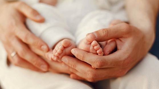 В городской больнице Югорска придумали, как на расстоянии сохранить связь между матерью и новорождённым