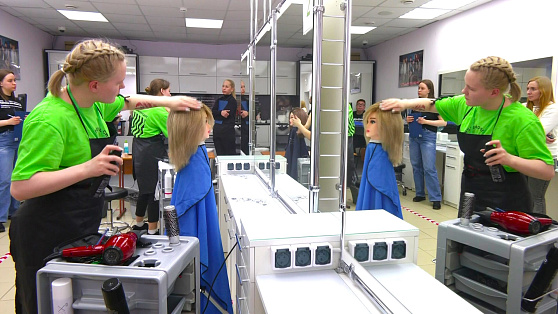 От кирпичной кладки до парикмахерского искусства: студенты Югры соревнуются в чемпионате «Профессионалы»