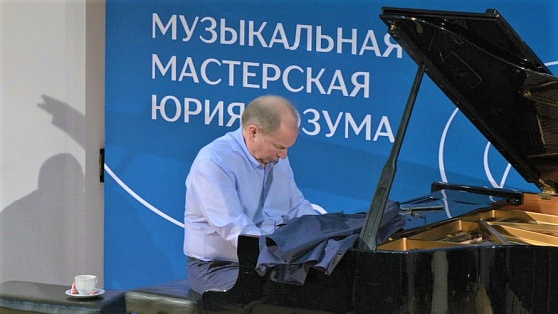 Знаменитый пианист Юрий Розум дал мастер-класс юным музыкантам Югры