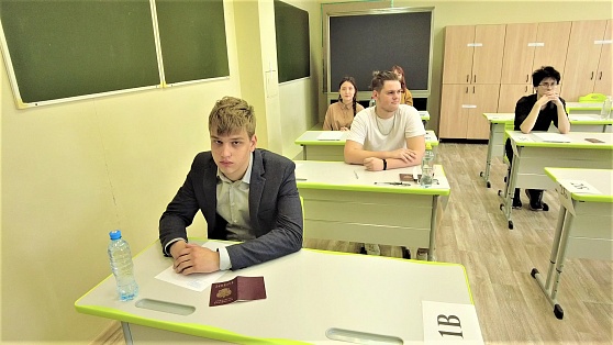 Ханты-мансийские школьники сдают ЕГЭ по математике