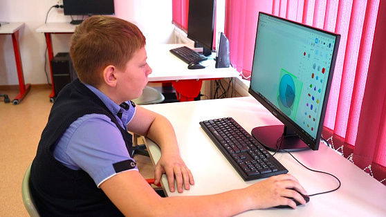 Школьник из Фёдоровского печатает плафоны для фонарей на 3D-принтере