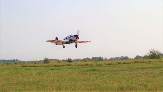 ЯКи в небе: как прошёл первый день чемпионата России по самолётному спорту в Сургуте