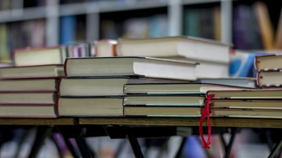 В библиотеку Югры передали почти две тысячи книг