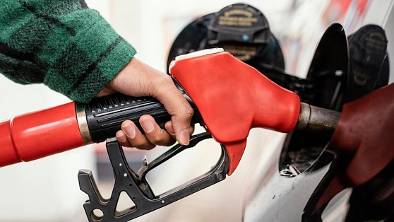Эксперты назвали территории Югры, где продается самый дешевый бензин