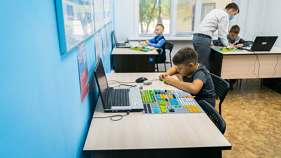 В сельских школах Югры создадут научно-технические лаборатории