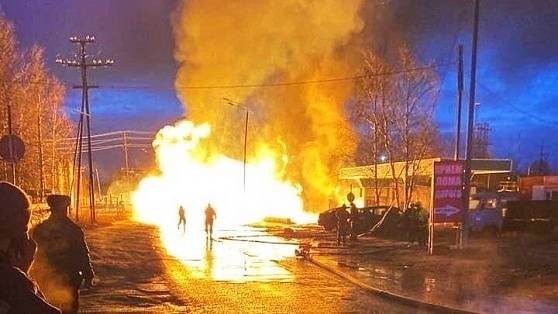 В Сургутском районе загорелась цистерна с топливом на АЗС