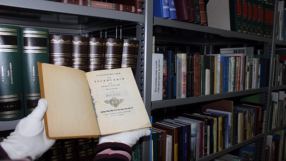 В Югре оцифровывают по 500 старинных книг в год