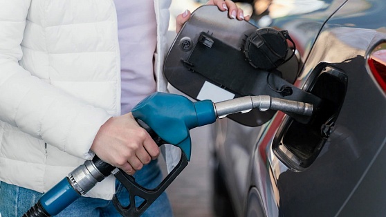 В ряде поселений Югры с начала года бензин подешевел на несколько рублей за литр