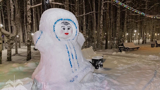 Аллея снеговиков встречает гостей в Ханты-Мансийске