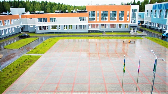 В Ханты-Мансийске открыли новую школу с бассейном
