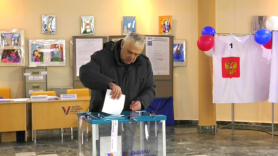 Житель Покачей на избирательном участке отметил 80-летие