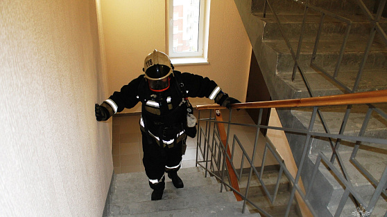 В Югре прошёл окружной этап конкурса пожарных «Вертикальный вызов»