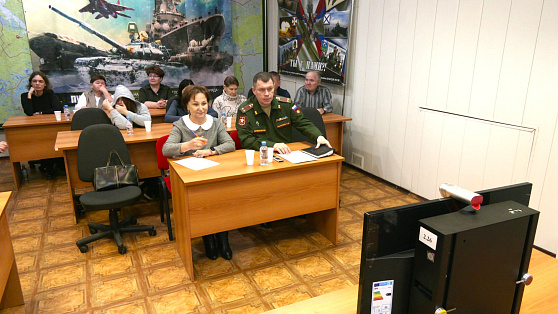 В военкомате Ханты-Мансийска провели телемост между военнослужащими и их родными
