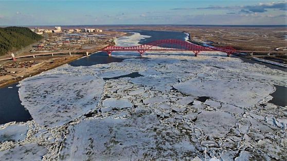 «Настоящая весна» - на магистральных реках Югры начался ледоход