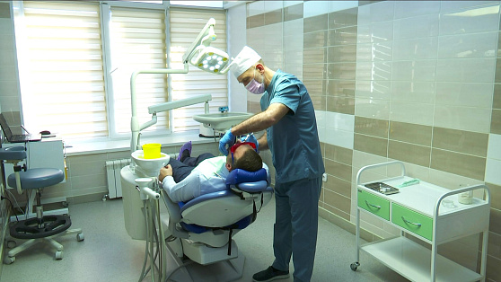 В Нягани семейная пара 20 лет развивает стоматологическую клинику