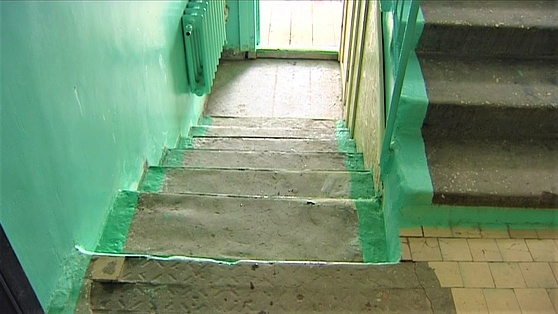 В нижневартовском доме по улице Заводской лестница больше не провалится