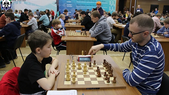 Гроссмейстеры сразились с югорскими юными шахматистами