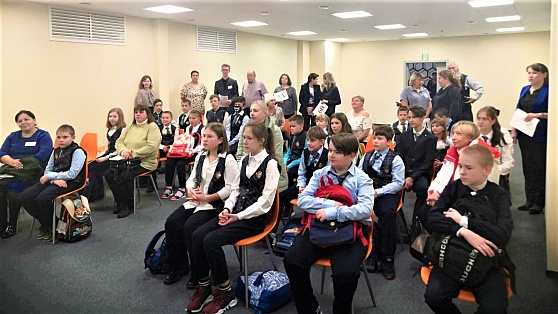 Эвакуированные из Горловки подростки будут учиться в новой школе Ханты-Мансийска