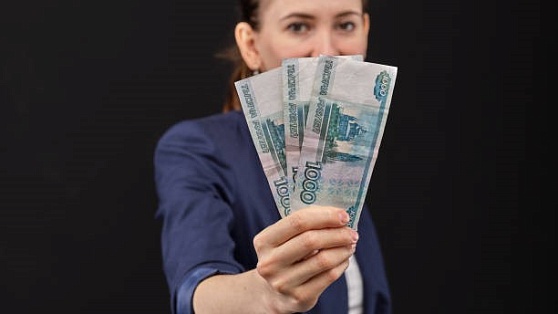 В Югре за 100 баллов по ЕГЭ будут выплачивать 100 тысяч рублей