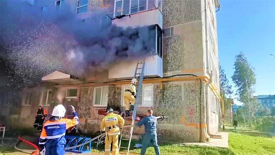 Баловство с огнём привело к пожару в урайской пятиэтажке