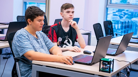 Школьники Югры смогут изучить современные языки программирования