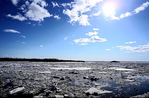 В Ханты-Мансийске жители наблюдали ледоход