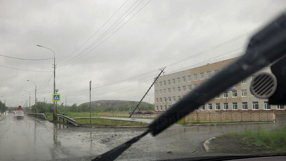 В Сургуте из-за непогоды пропало электричество в нескольких районах
