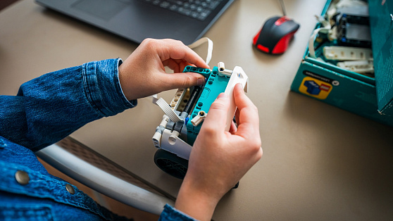 В Нижневартовске школьников научат программировать роботов