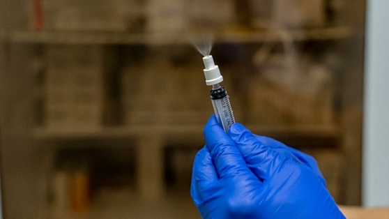 В Нижневартовске назальной вакциной привились почти 900 человек