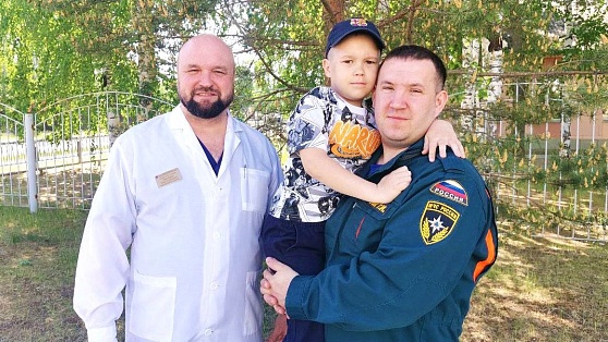 7-летнего урайца, выпавшего из окна, спасли врачи