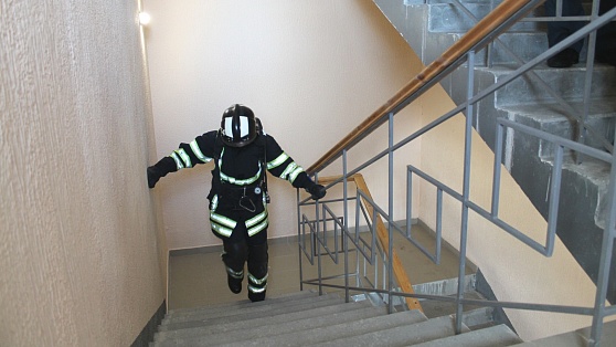 Пожарные покорили сургутские многоэтажки за 3 минуты